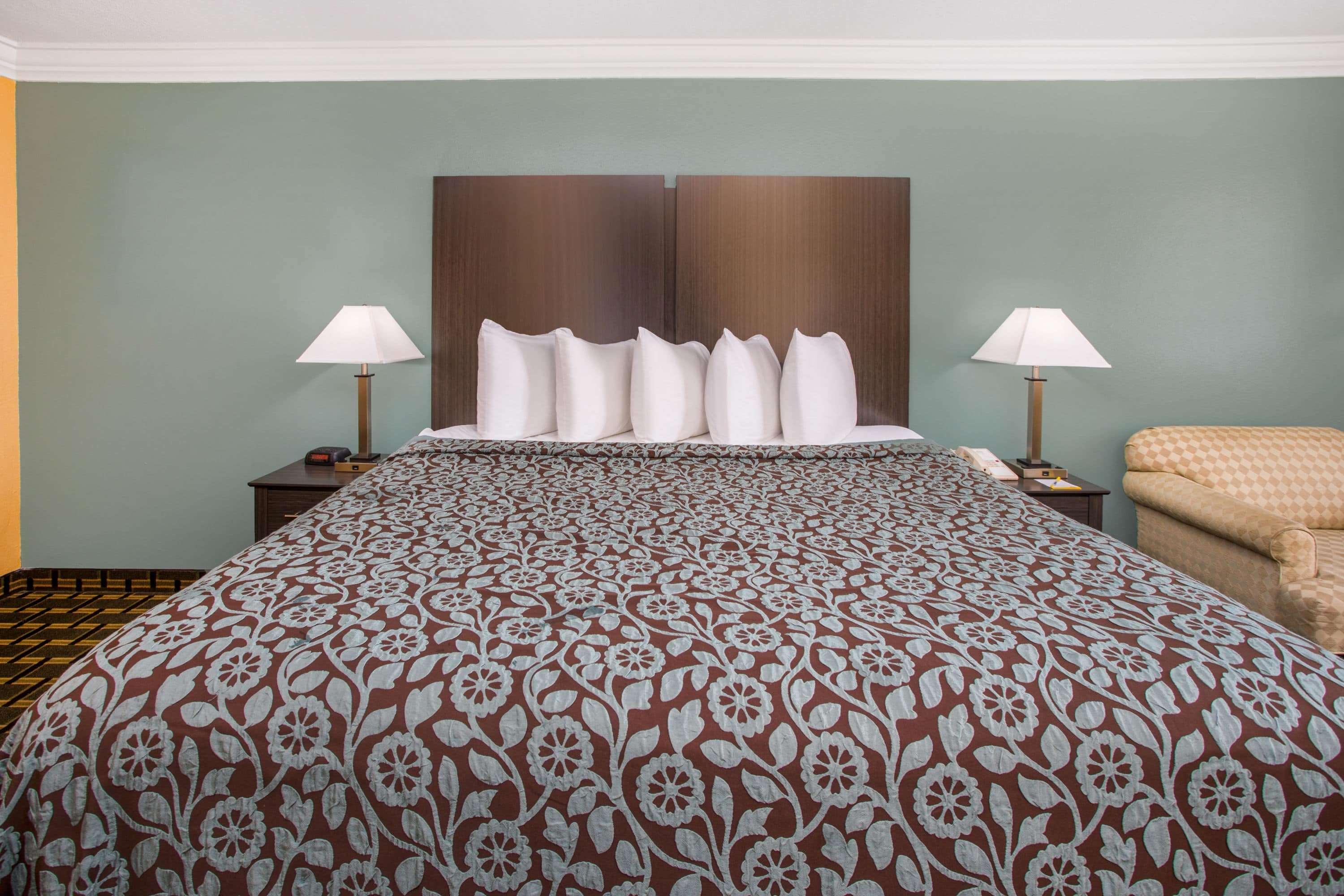 Days Inn By Wyndham Crowley מראה חיצוני תמונה