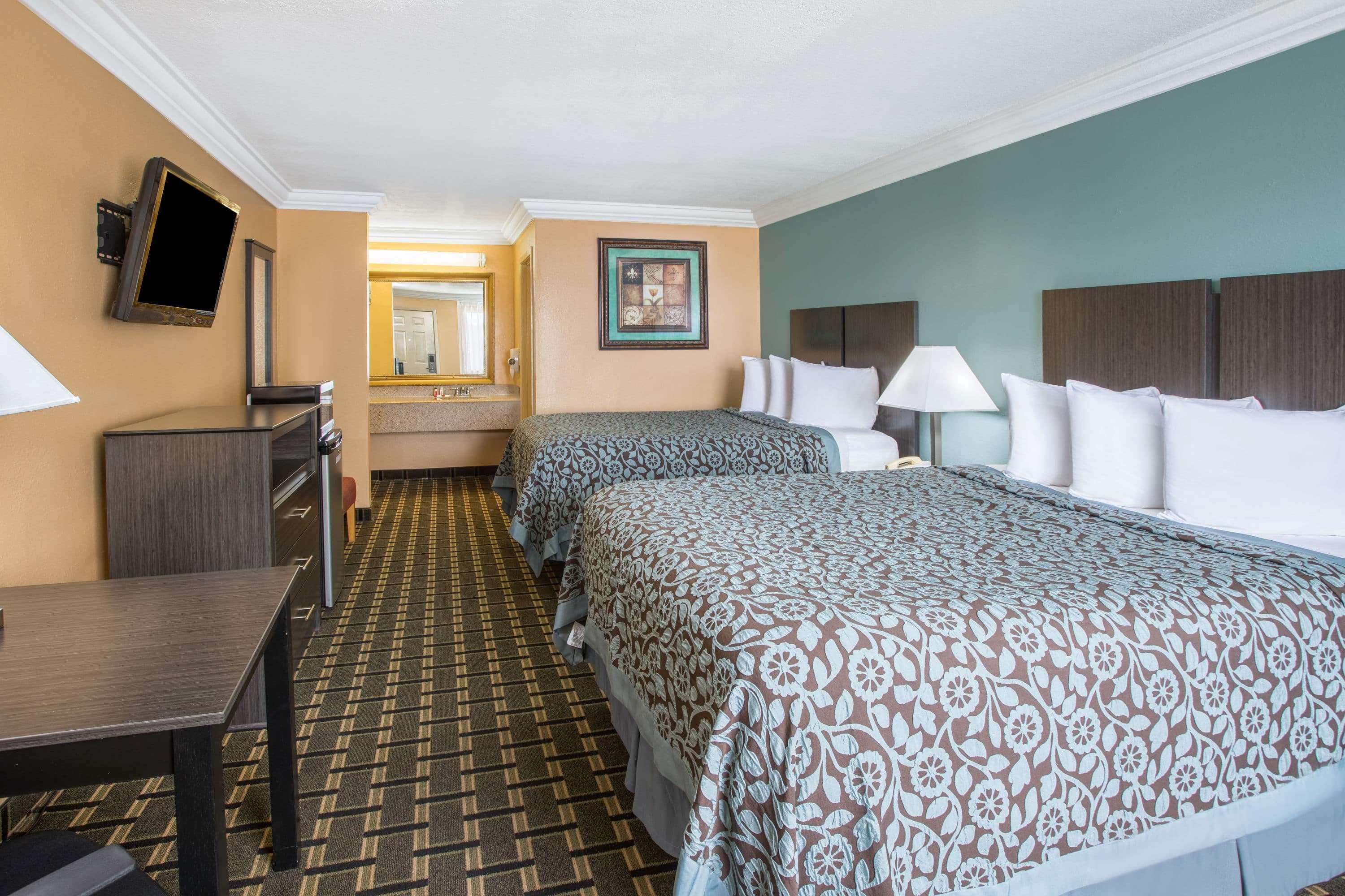Days Inn By Wyndham Crowley מראה חיצוני תמונה