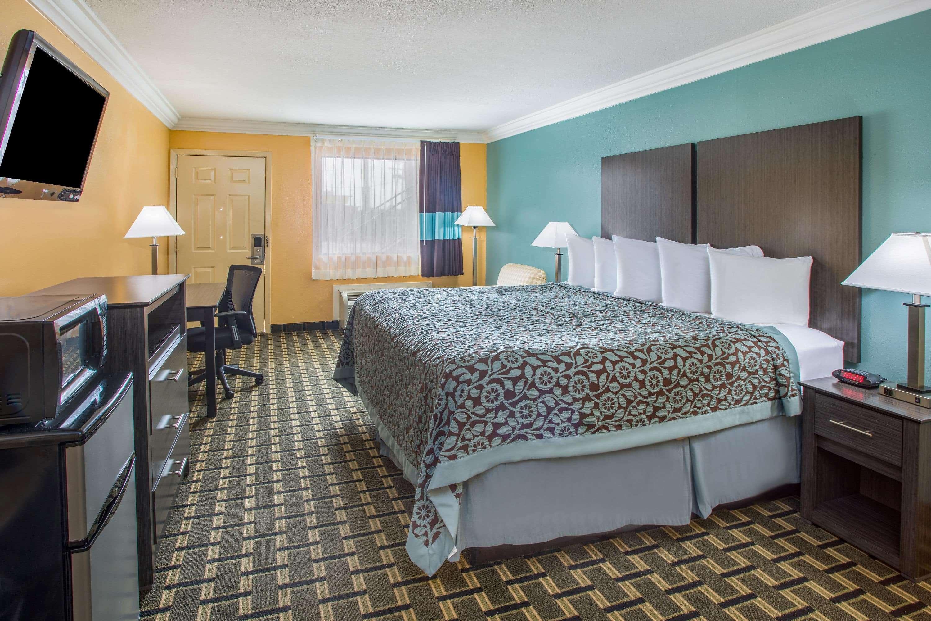 Days Inn By Wyndham Crowley מראה חיצוני תמונה