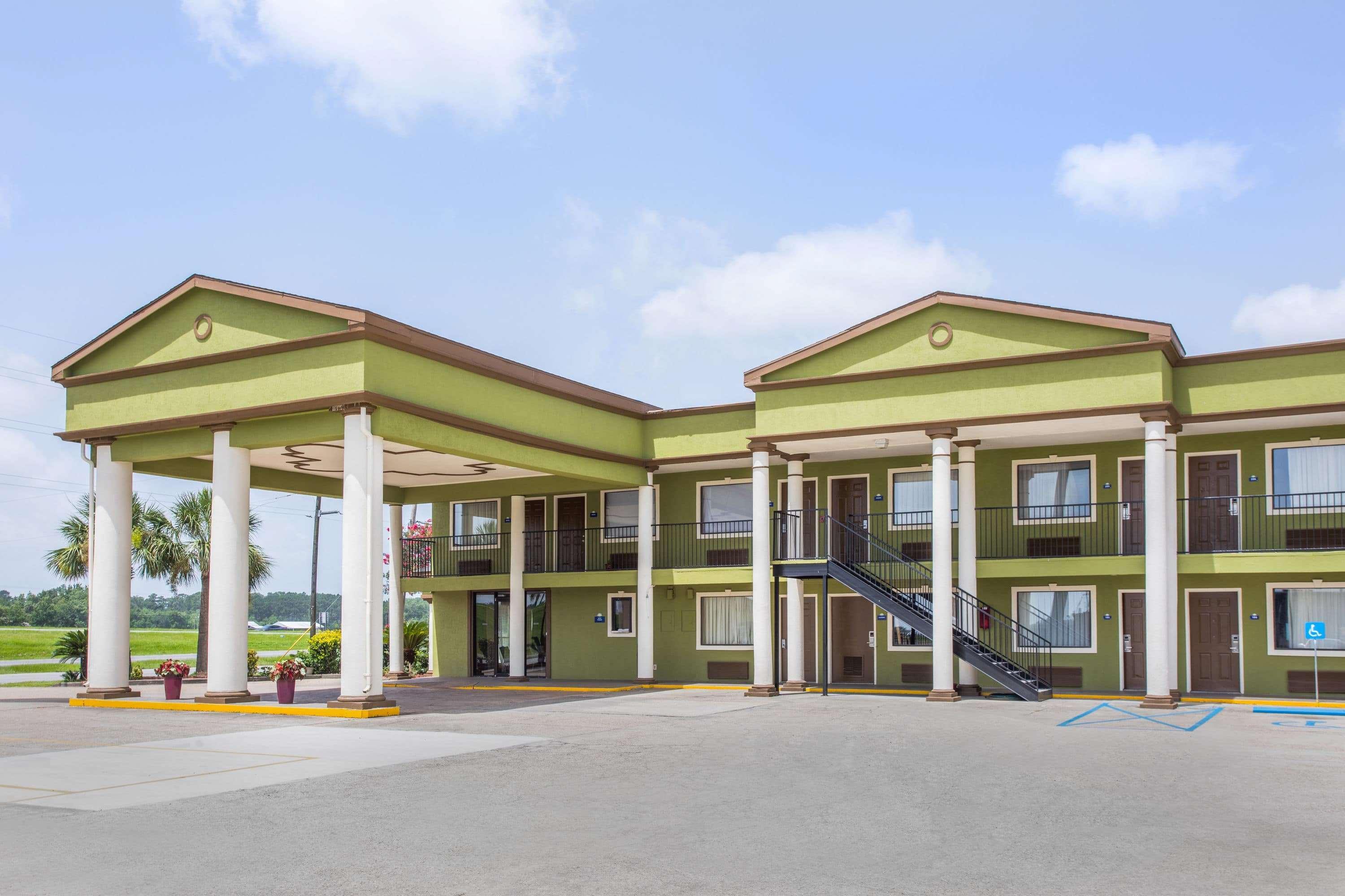 Days Inn By Wyndham Crowley מראה חיצוני תמונה